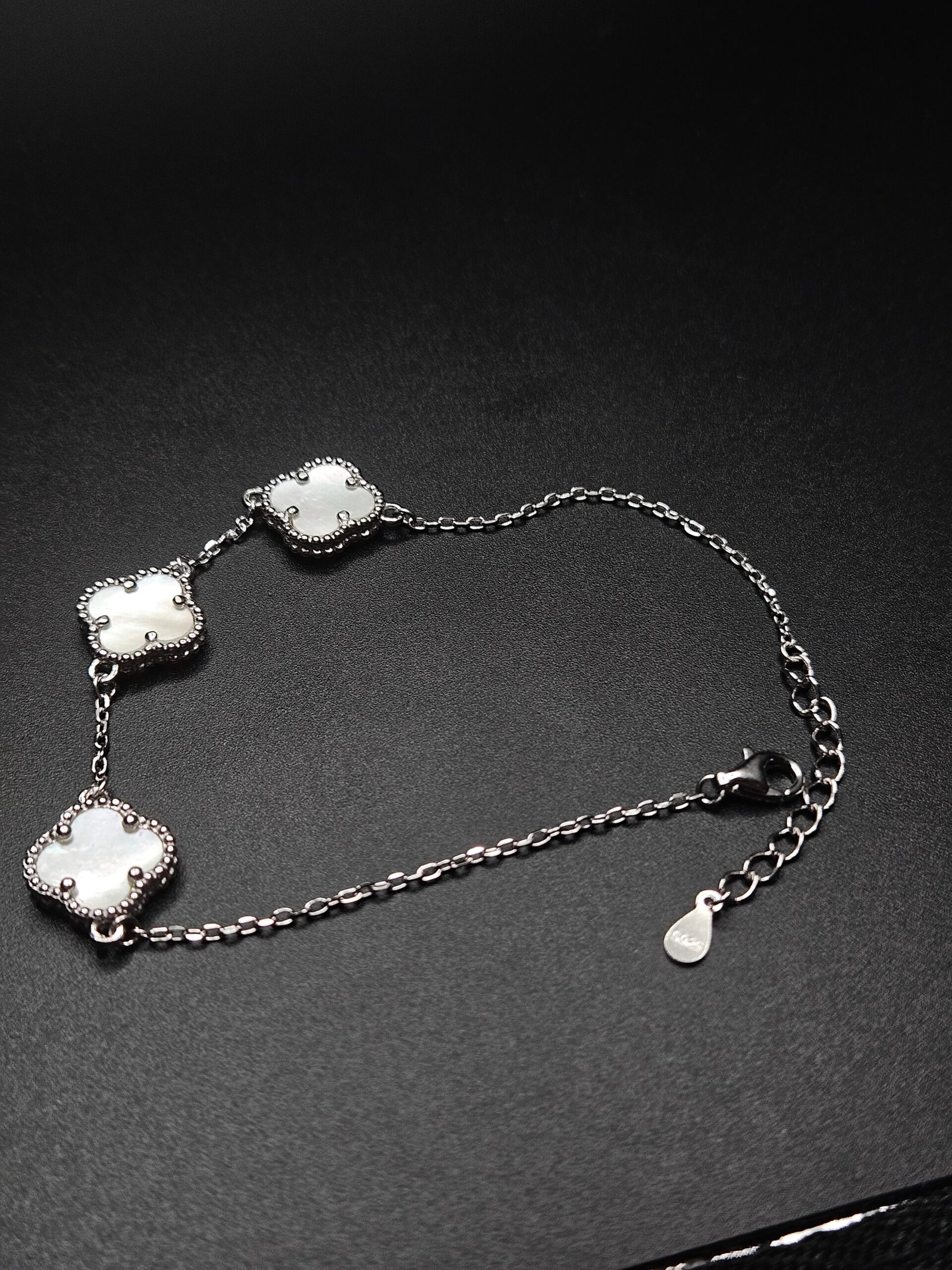 20251009_201629 Lumière Mother-of-Pearl Clover Bracelet - Image 1